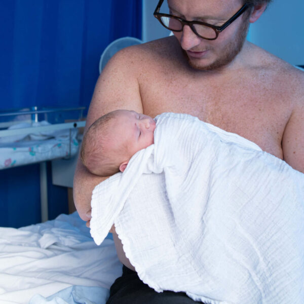 Dad in skin-to-skin with newborn