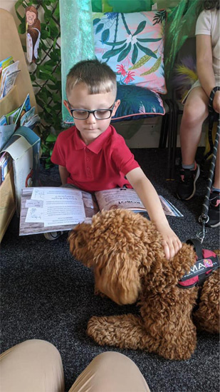 Pupil with Max the wellbeing dog