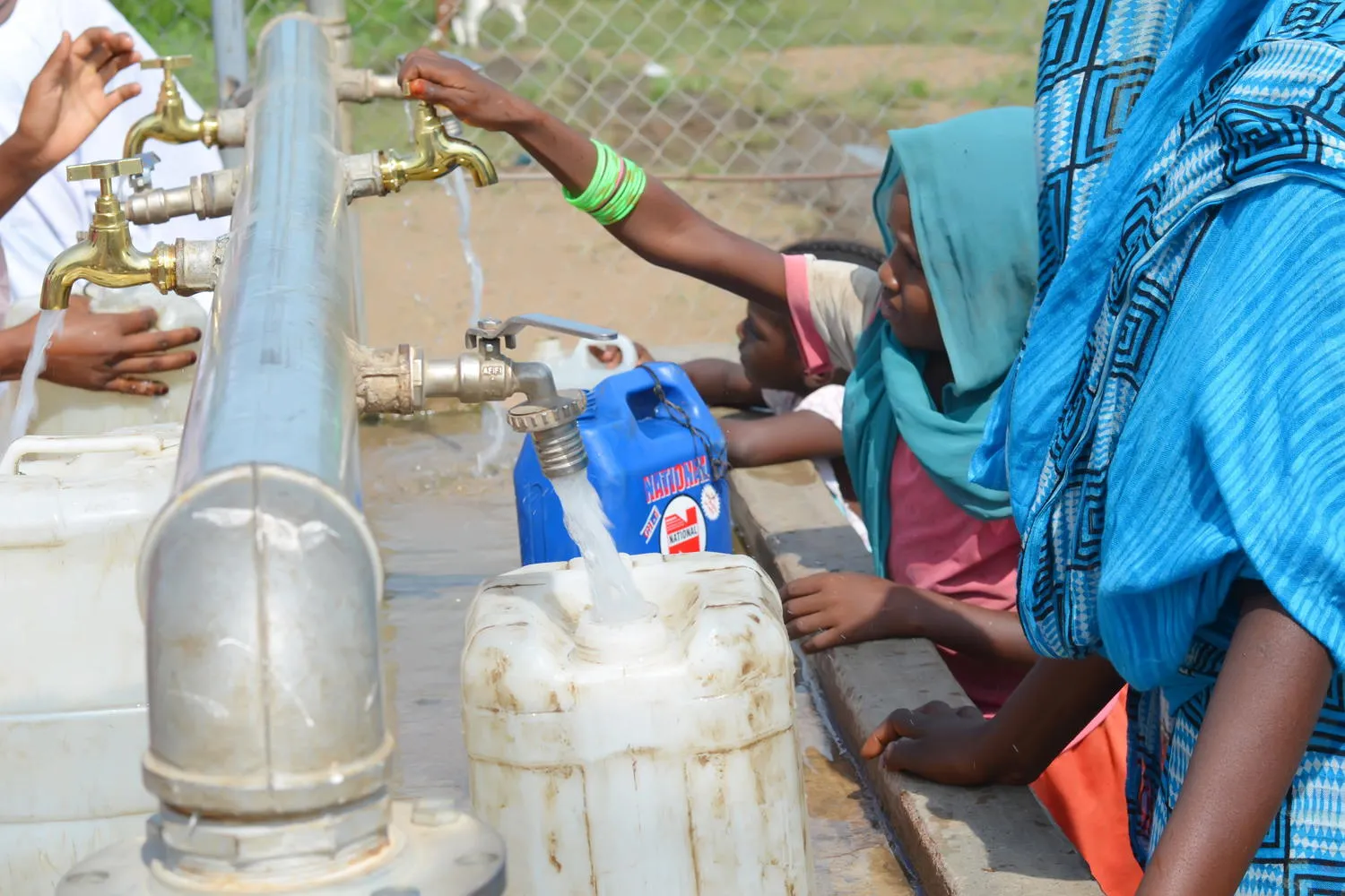 Solar powered water distribution point providing fresh water sustainably to children in conflict affected Blue Nile state of Sudan. Photo: Unicef/2014/Shazli