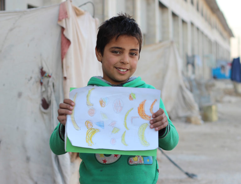 Shadi, 11, draws a picture at a shelter for families displaced by the ongoing violence in eastern Aleppo city, in the Jibreen area on the outskirts of Aleppo city, Syrian Arab Republic. Unicef/2016/Al-Issa