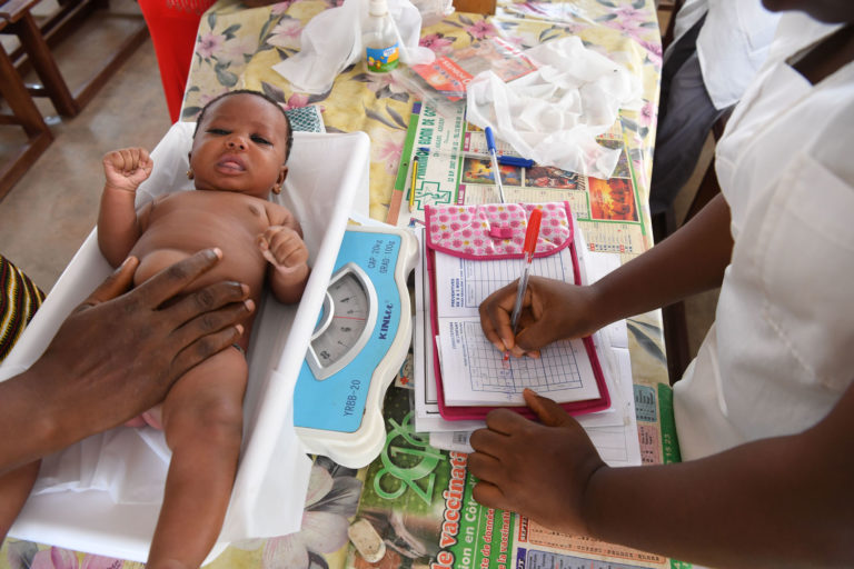 In Cote d'Ivoire, baby Sarata's birtr is registered and she receives a health check and vaccinations at the village health clinic. Photo: Unicef/2017/Dejongh