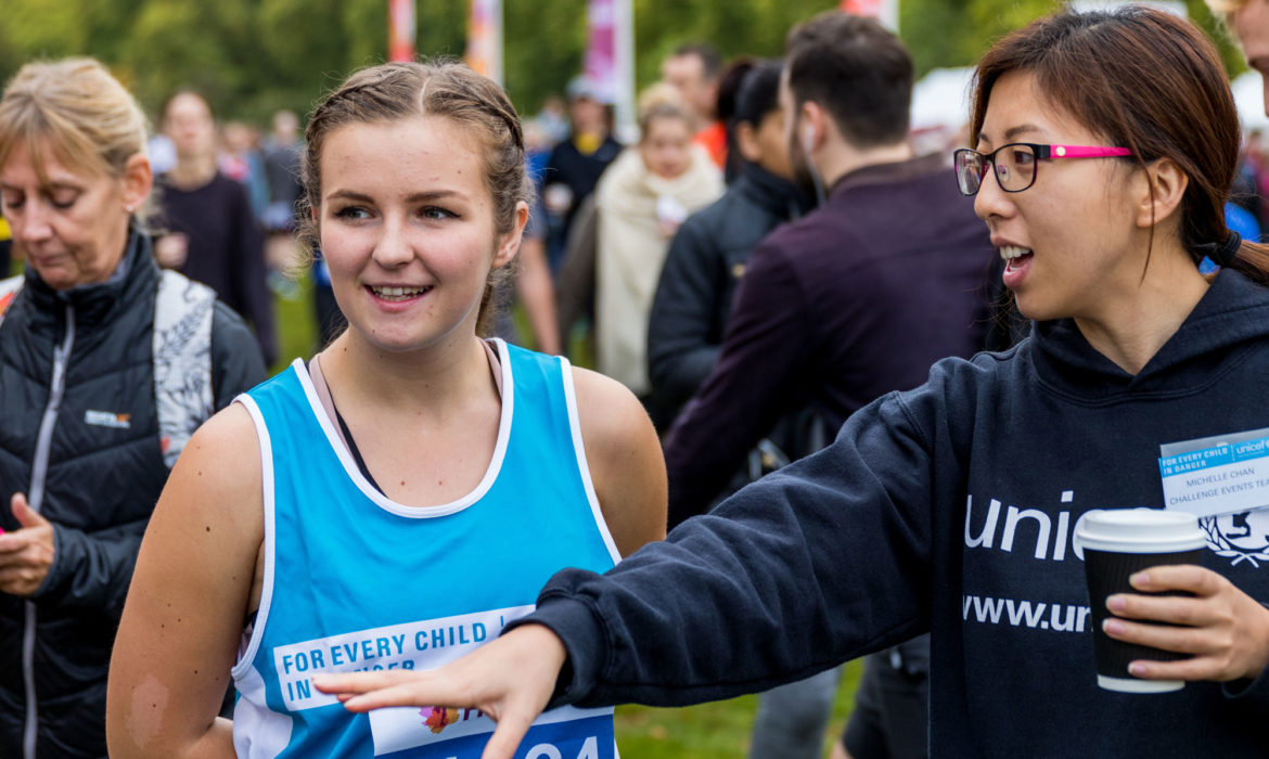 Michelle Chan from UNICEF's fundraising events team provides some pre-race encouragement ahead of the Royal Parks Half Marathon. Photo: Unicef/2017/Tsang.