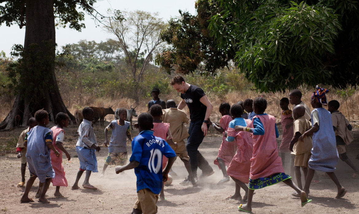 Tom Hiddleston at Ecole in Layiya