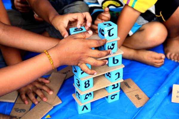 Children play with blocks at a UNICEF-supported child-friendly space. UNICEF/Panday