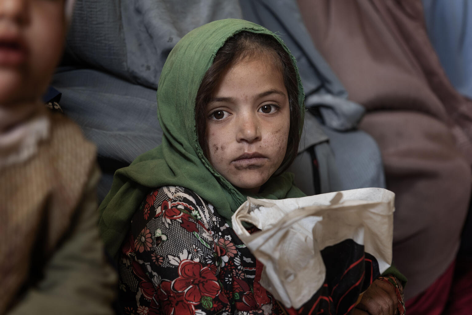 Afghanistan, Kandahar: A girl at the waiting room of the UNICEF-suppoted Mirza Mohammad Khan clinic in Kandahar.