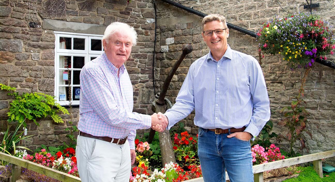 Image of the Founder of Frobishers Juices - Mike Dowdeswell shaking hands with the Managing Director of Frobishers Juices David Pearce.